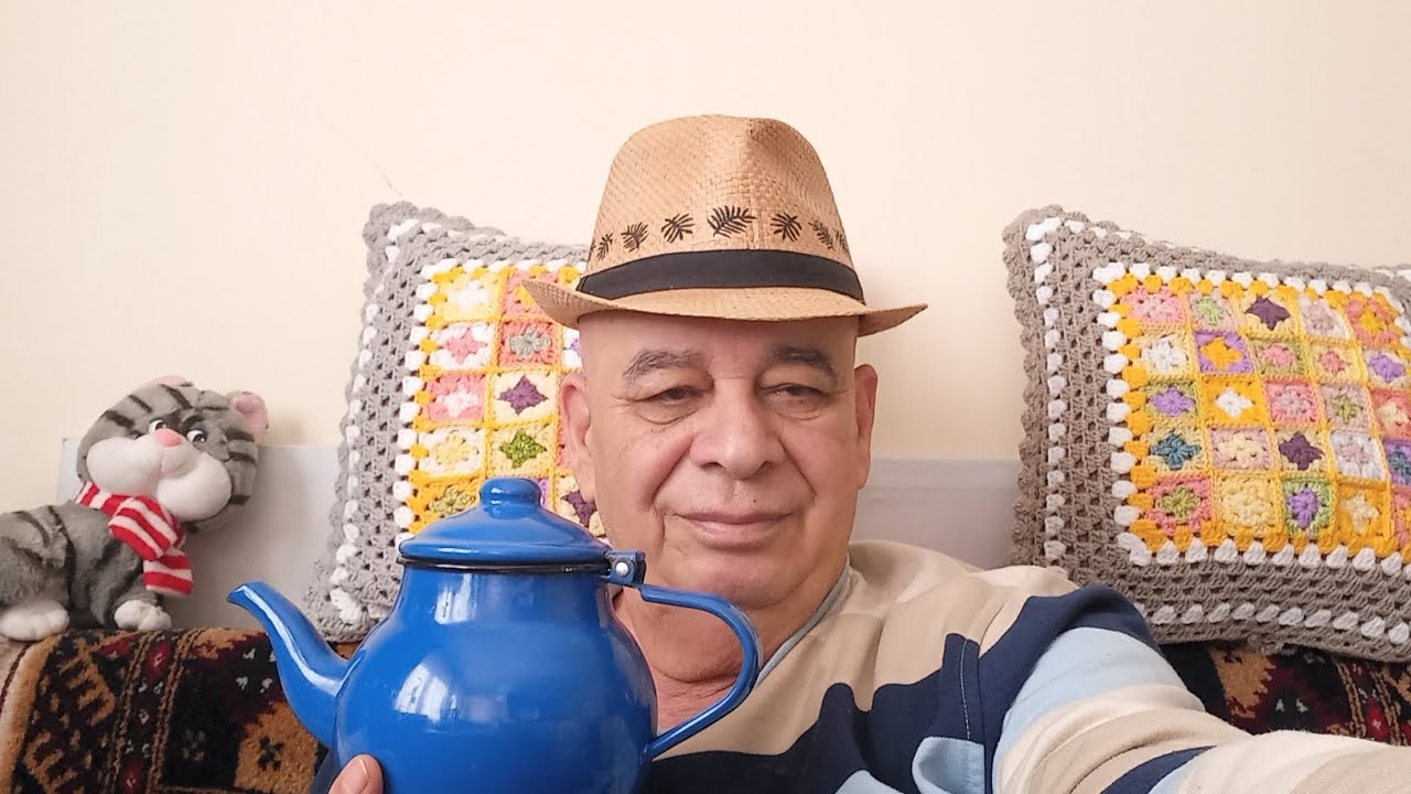 ЧЕРНАЯ ОСЕТРОВАЯ ИКРА И ЭМАЛИРОВАННЫЙ ЗАВАРНОЙ ЧАЙНИК И ПОМОЩЬ СООТЕЧЕСТВЕННИЦЕ ИЗ РОССИИ 