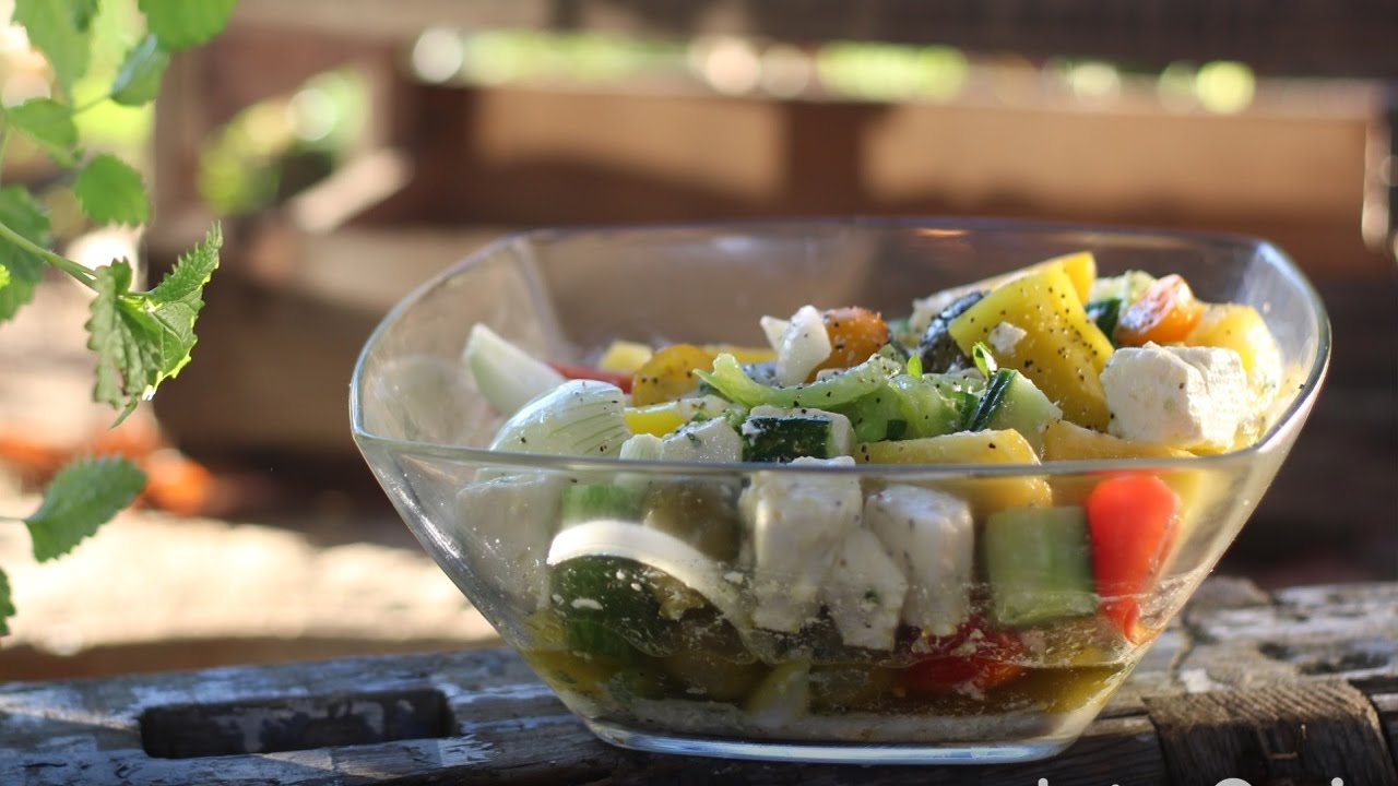 Griechischer Bauernsalat - Feta Salat mit Dressing - Abnehmen mit Low Carb und Ketogene Diät