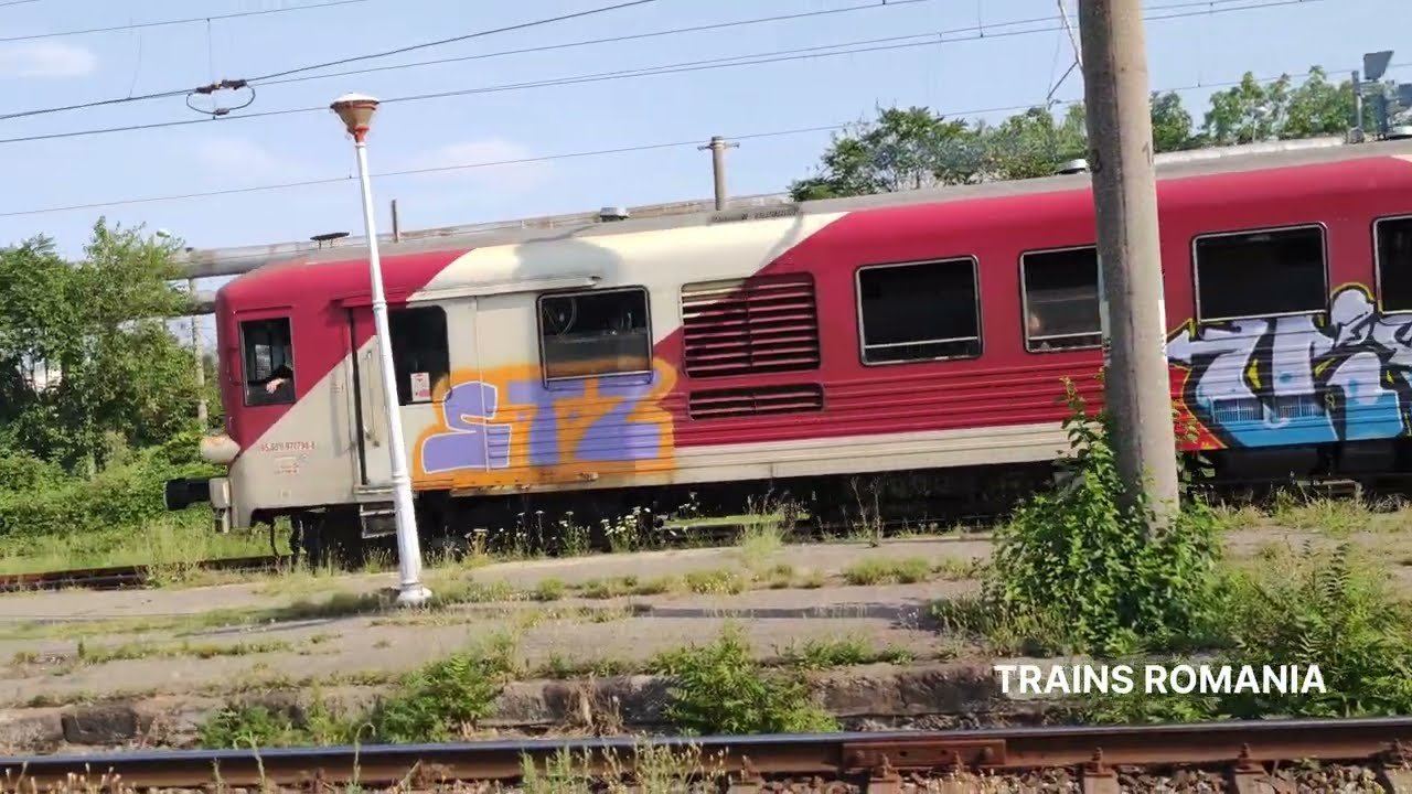 TRENURI CARE PRIN GARA CHITILA & GARA PLOIESTI SUD - TRAINS ROMANIA VIDEO 4 K