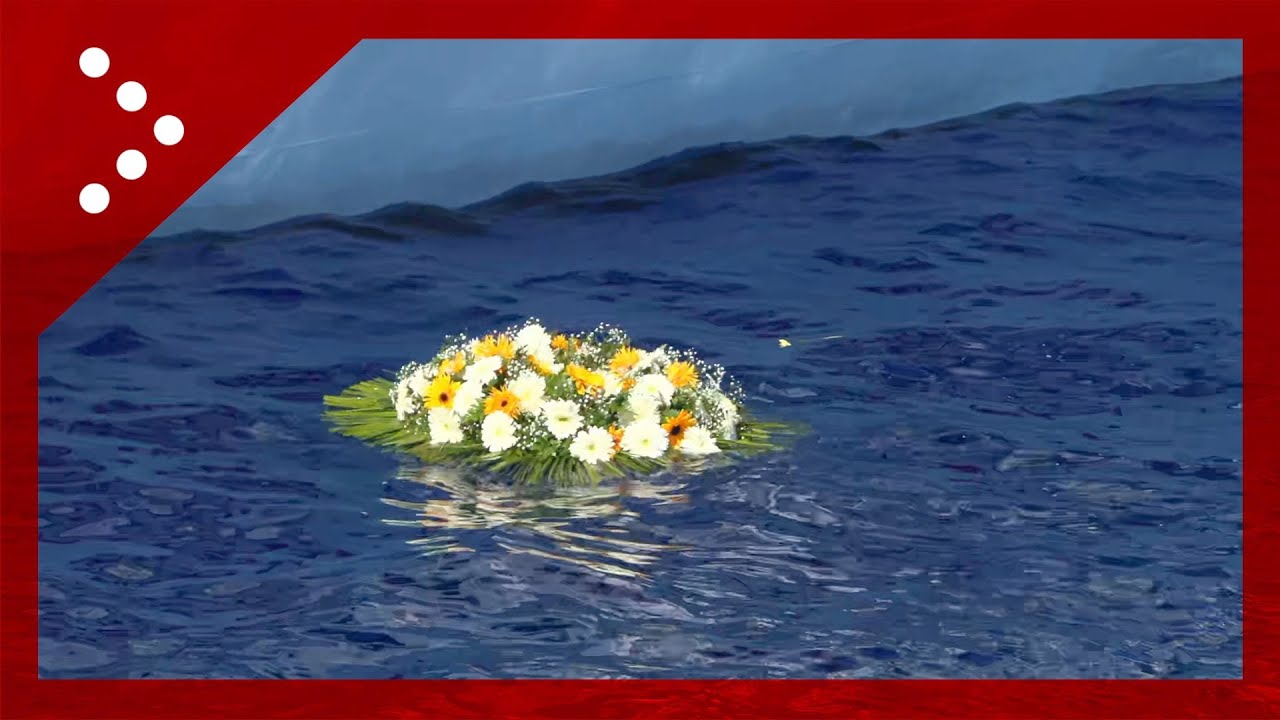 Lampedusa, dieci anni dal naufragio del 3 ottobre 2013: deposizione corona di fiori in mare