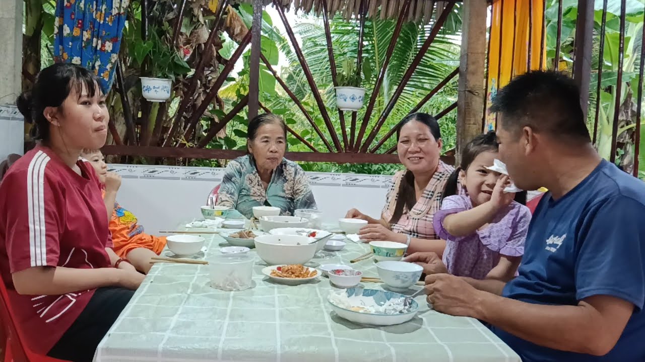 Mới Đầu Năm Khai Trương Chỡ Dừa Mướn Mà Gặp Cảnh Này Chắc Xui Cả Năm HTMT & Family 