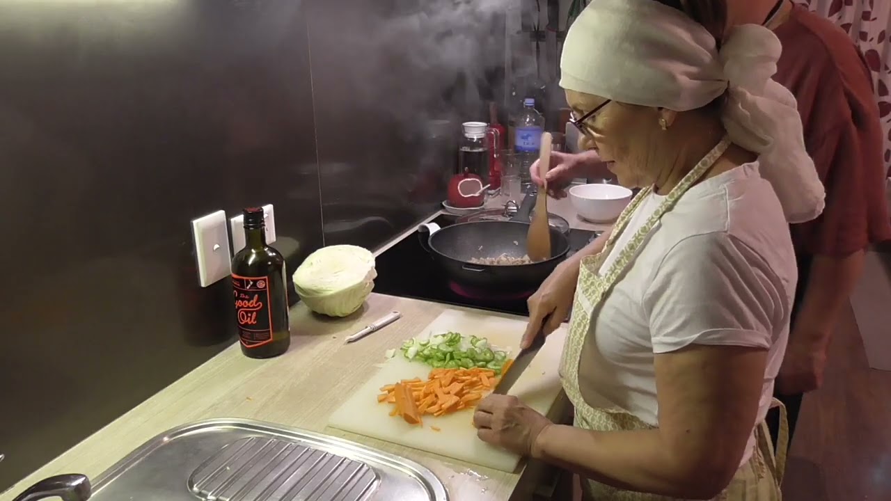 🥟  Пирожки — хрустящие снаружи, мягкие внутри.