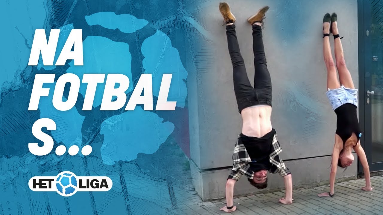 Na fotbal s: Vašek s Monikou zpívali hymnu při stojce!