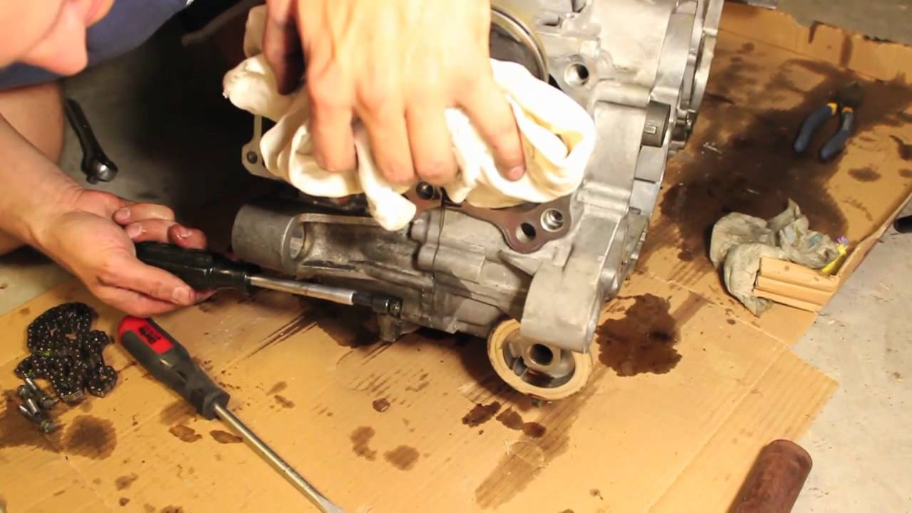 Part 17 - Suzuki Burgman 650 Removal of engine parts | MicBergsma