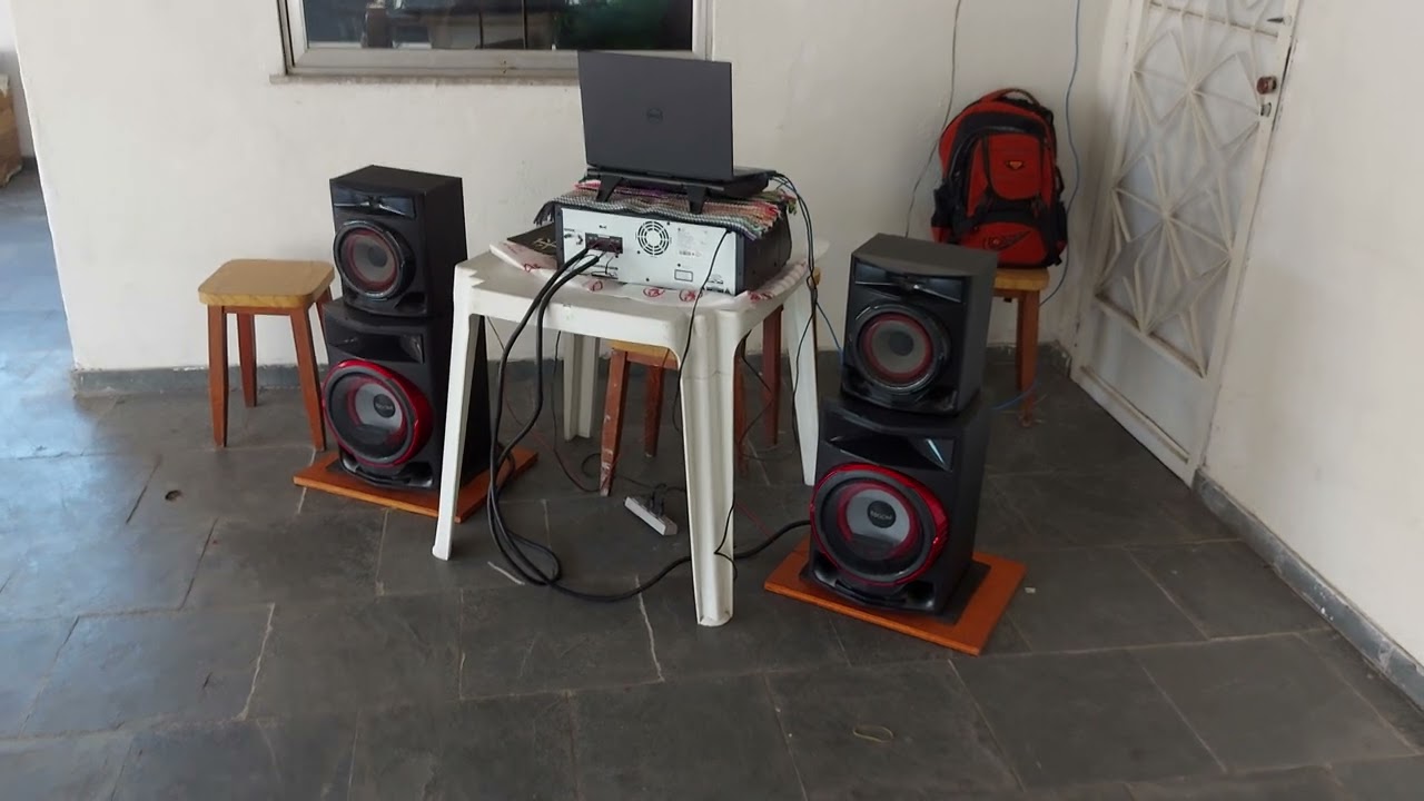LG CL87 e CJ44 tocando juntos em Área externa (Salão de festas)