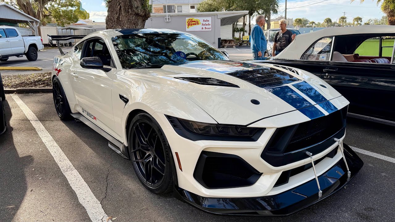 2025 Shelby GT350R at a local car show.