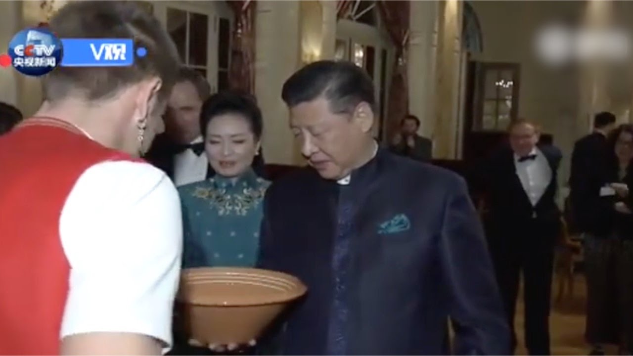[V观] President Xi plays traditional Swiss 