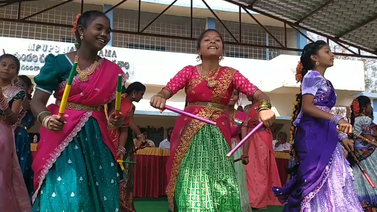 Republic Day Celebrations | O Nirmala Kolatam Dance Performance | Bathukamma | MPUPS Nandigama 