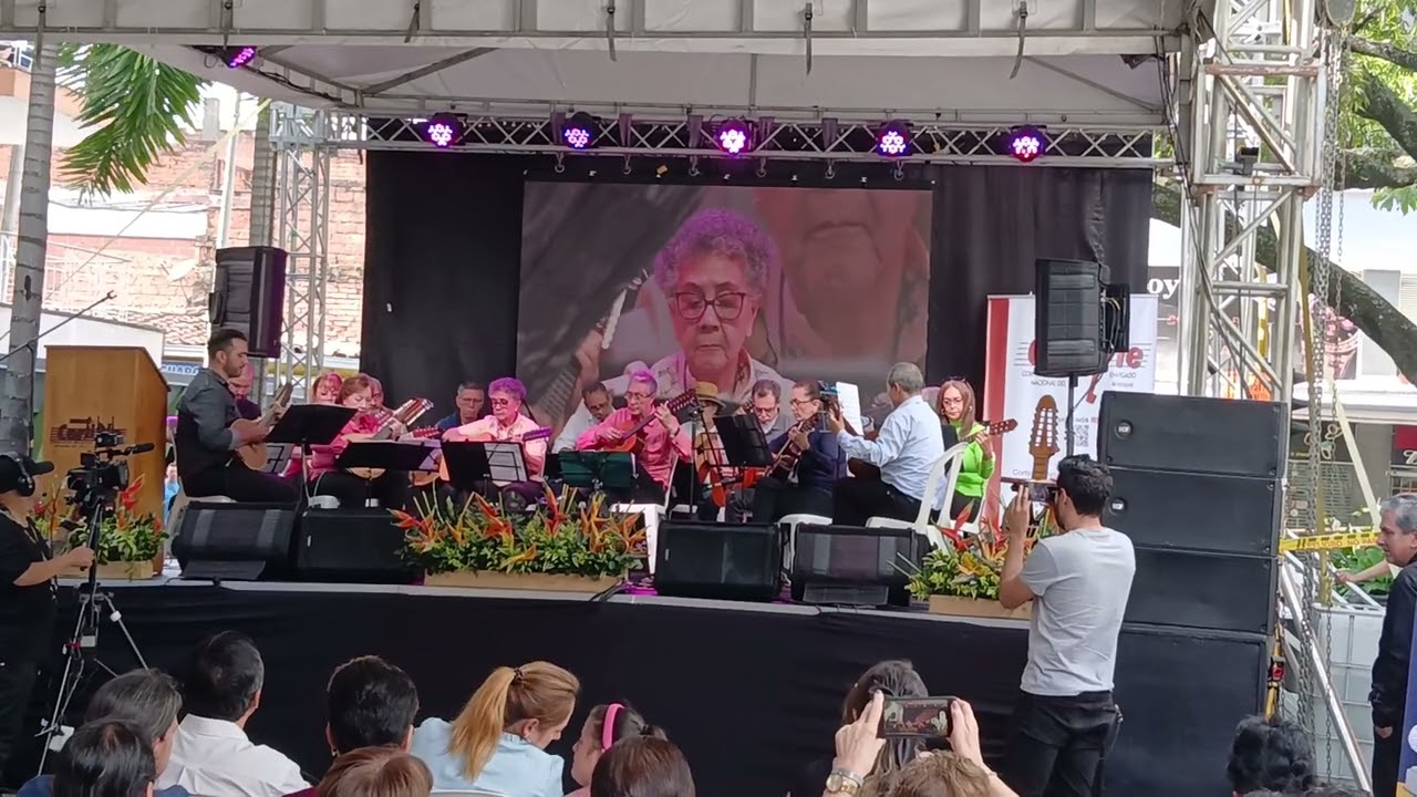 Sara Danza Colombiana