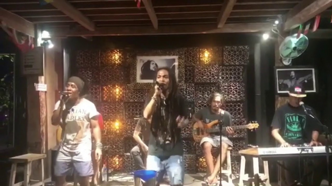 Reggae band street performers in Indonesia | Travel Dejavu