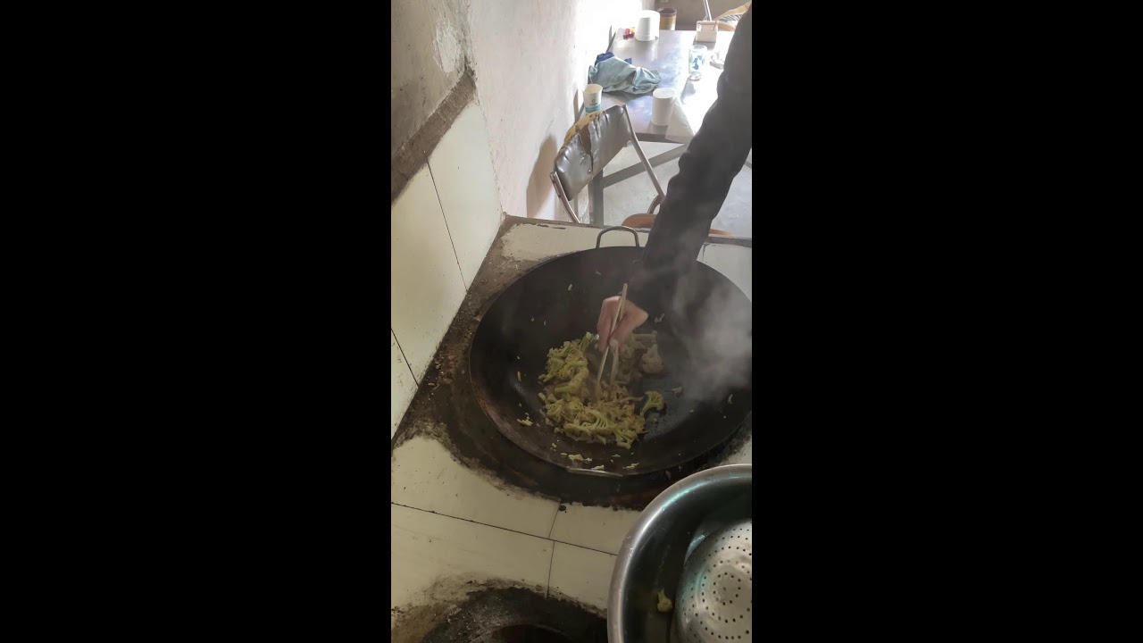 Dishes cooked in a large wok have more 'wok hei' than those from a small pan