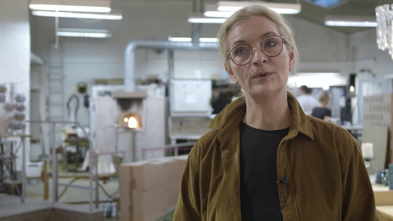 Pernille B&uuml;low glaspusteri i Svaneke p&aring; Bornholm