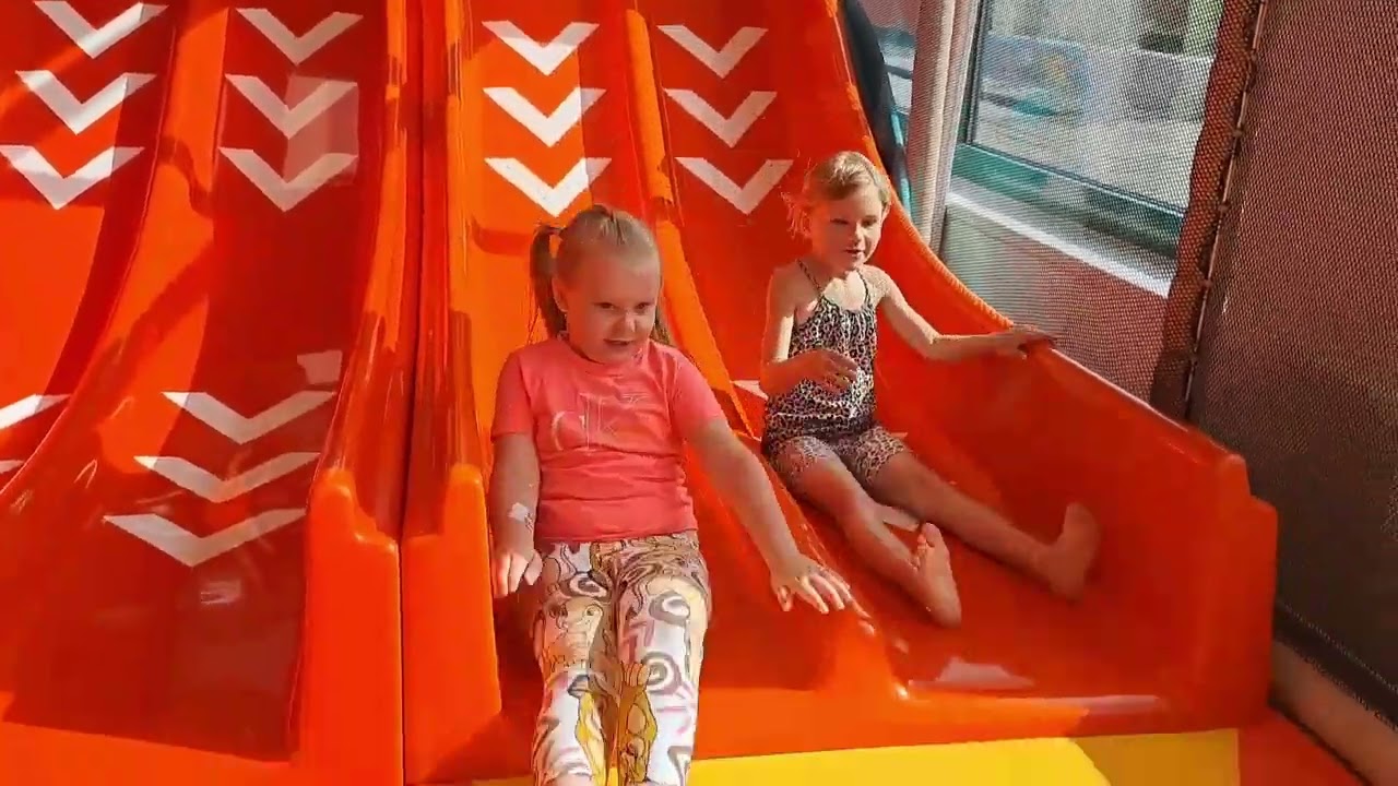 Dětský svět v Táboře přivítal první zákazníky. Baví klouzačky, trampolíny i hry