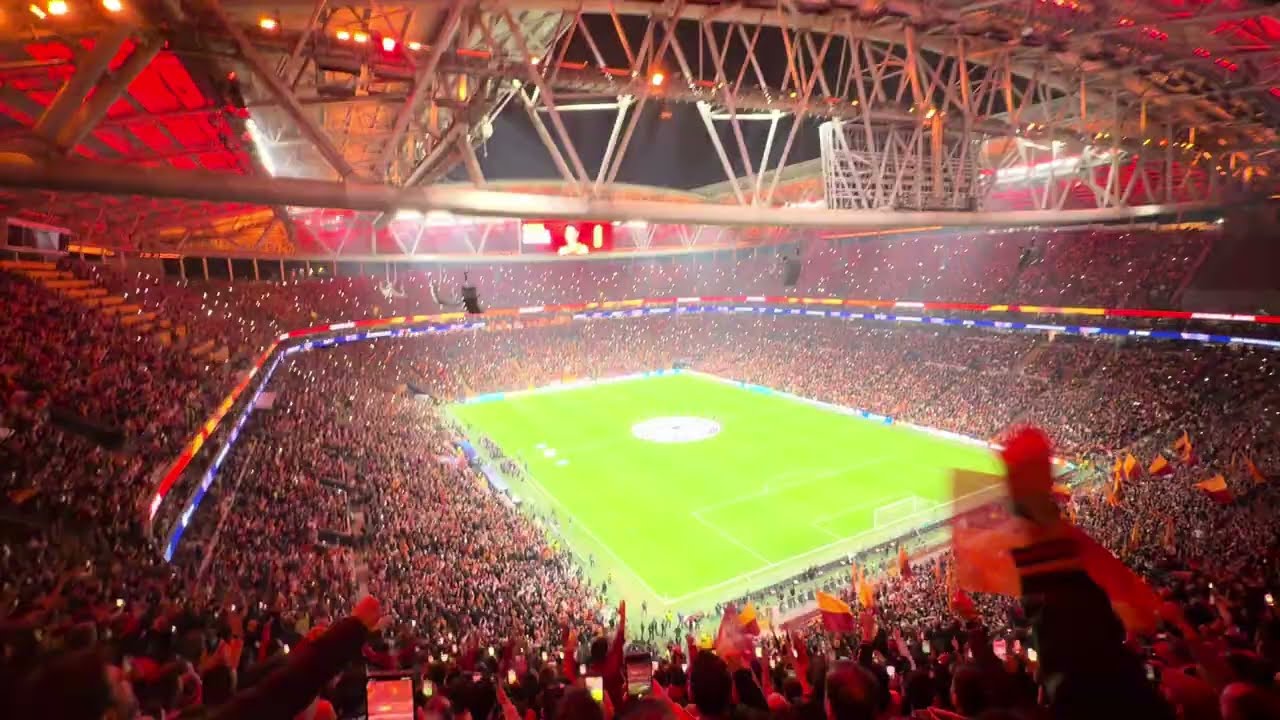 GALATASARAY JUVENTUS - Kadro Sayım Anı Müthiş Atmosfer  / GÜNEY TRİBÜNÜ