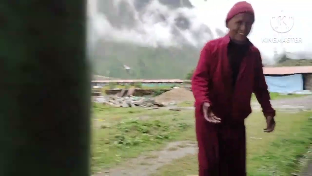 We  offer tea packs and lunch to Tsum Rachen Nunnery.
