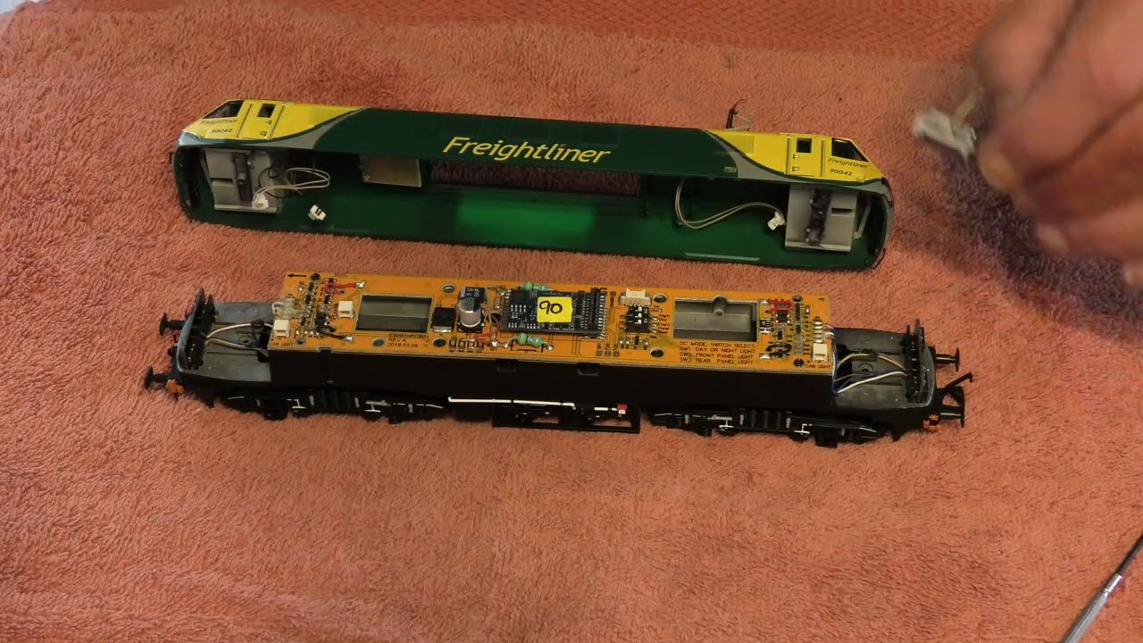 How to remove the body from a Bachmann Class 90         01-10-2020