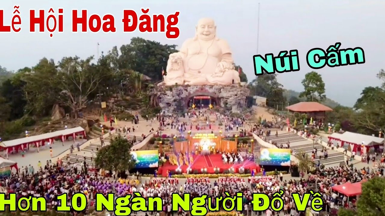 Trực Tiếp Lễ Hội Hoa Đăng Núi Cấm, Cảnh Tượng Hải Hùng Hàng Ngàng Người Chen Lấn Nhau Lấy Đồ Ăn