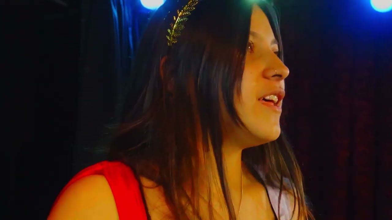 Entrevistas al elenco de la comedia griega Las Asambleístas de Aristófanes: Julieta Hernández Miño.