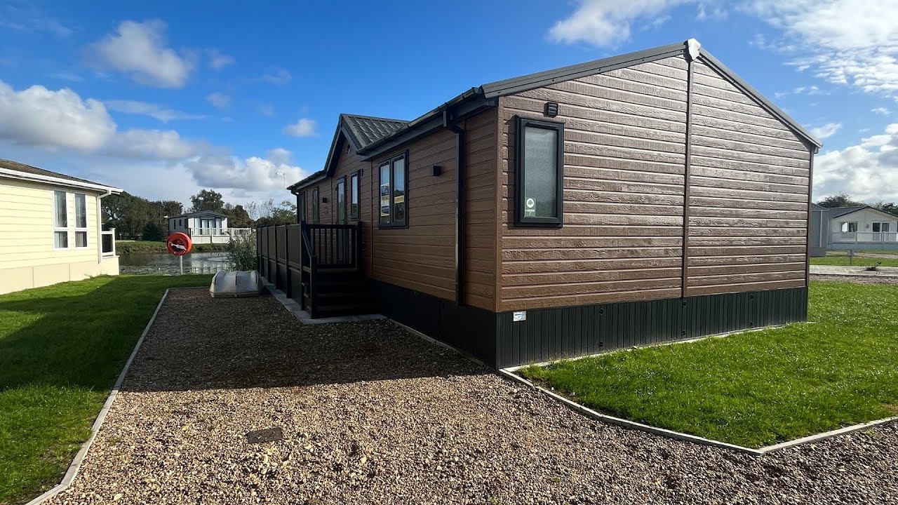 Brand New 40x20ft 2-Bedroom Twin Static Lodge Sited On A Lakeside Plot 12-Month Park Near Skegness