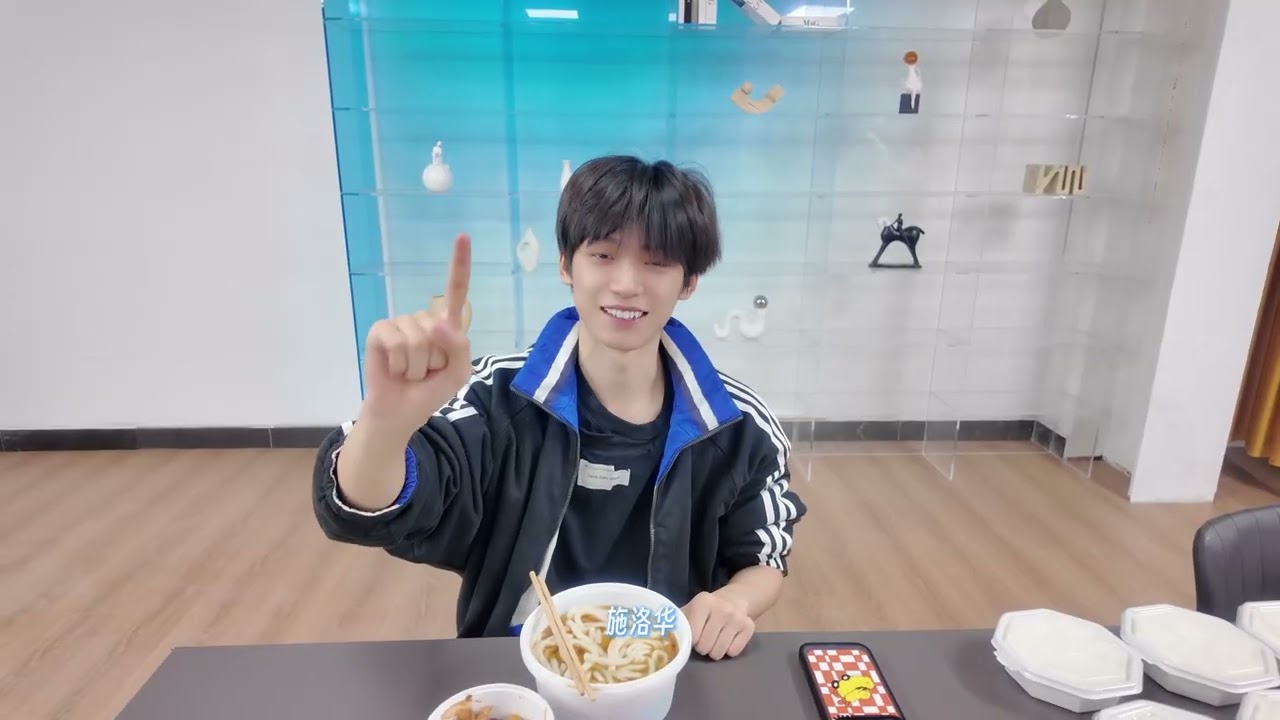 [ENG CC] Ziyu's Weibo Vlog! Ziyu's Evening News Update! Come and look!梓渝超话渝周晚报 准时来更新！011726