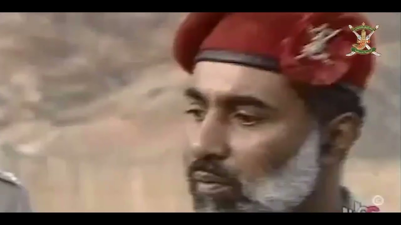 زيارة السلطان قابوس طيب الله ثراه الى كتيبة مسقط معسكر بدبد عام 1982م