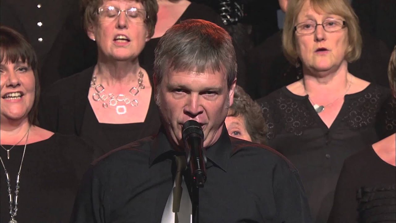 Côr Bro Meirion ac Iwan Wyn Parry - Mae'r Sêr yn Canu