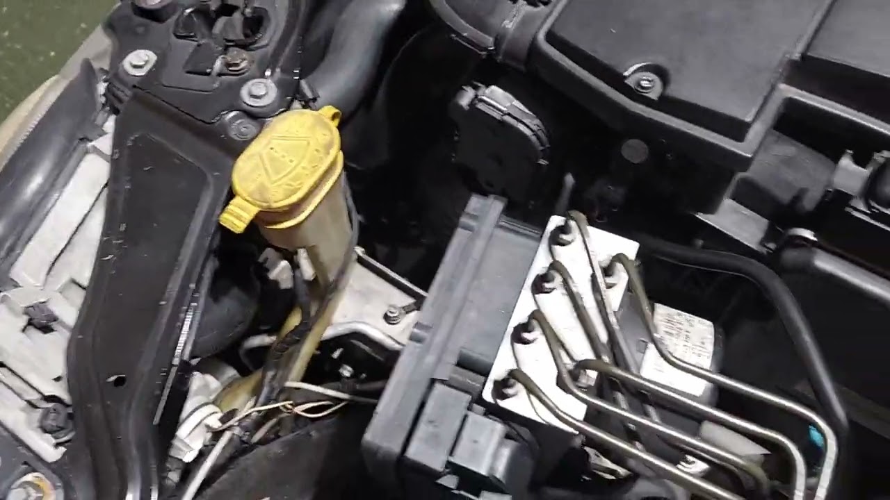 Mercedes C230 w203 idle surging remove MAF plug stops shaking, engine must be warm before removing