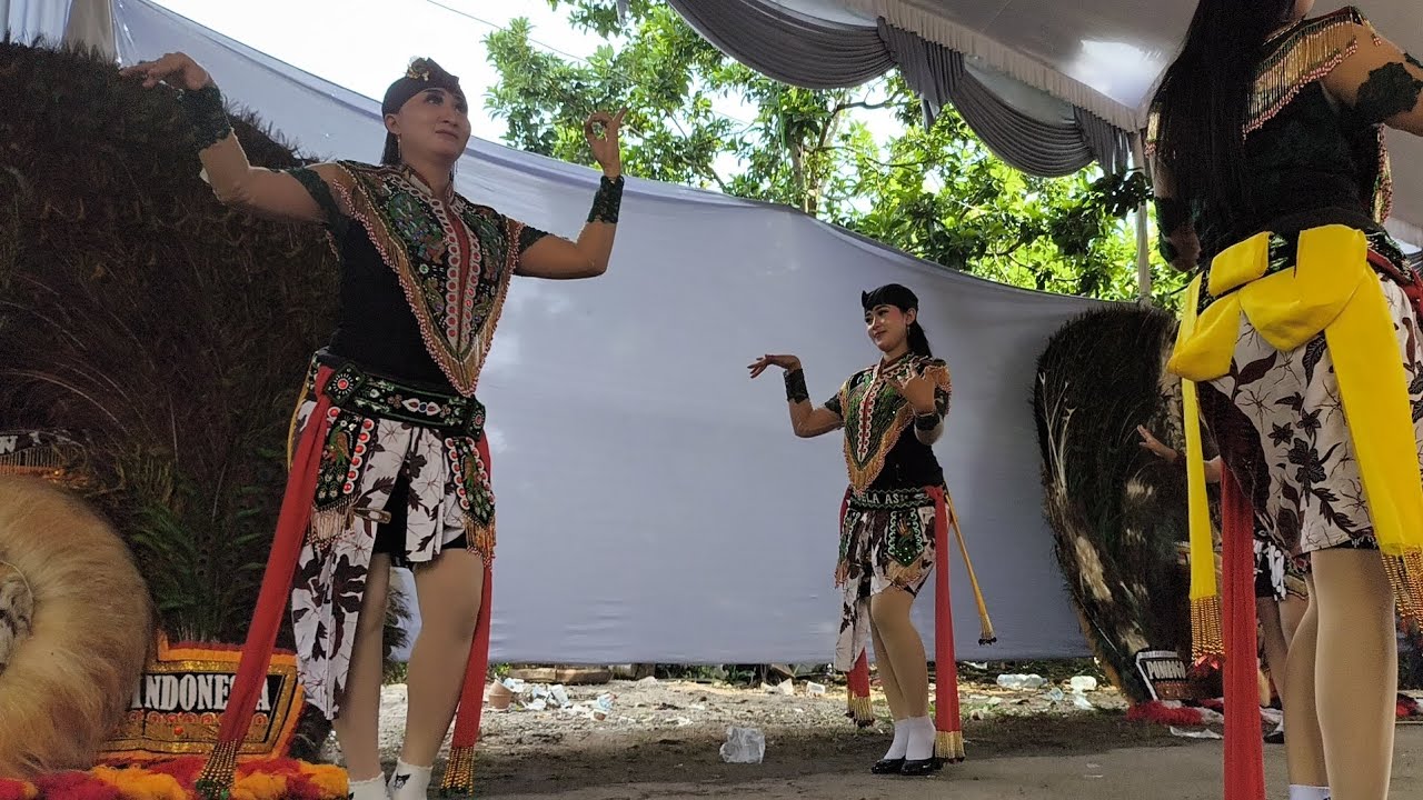 Jathil cantik goyang luwes bela Angun Nanda dkk
