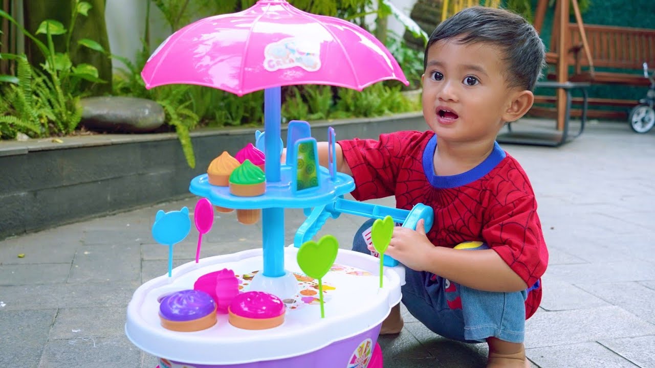 NANGIS KEJER 😭 AZAM BELI MAINAN GEROBAK ES KRIM