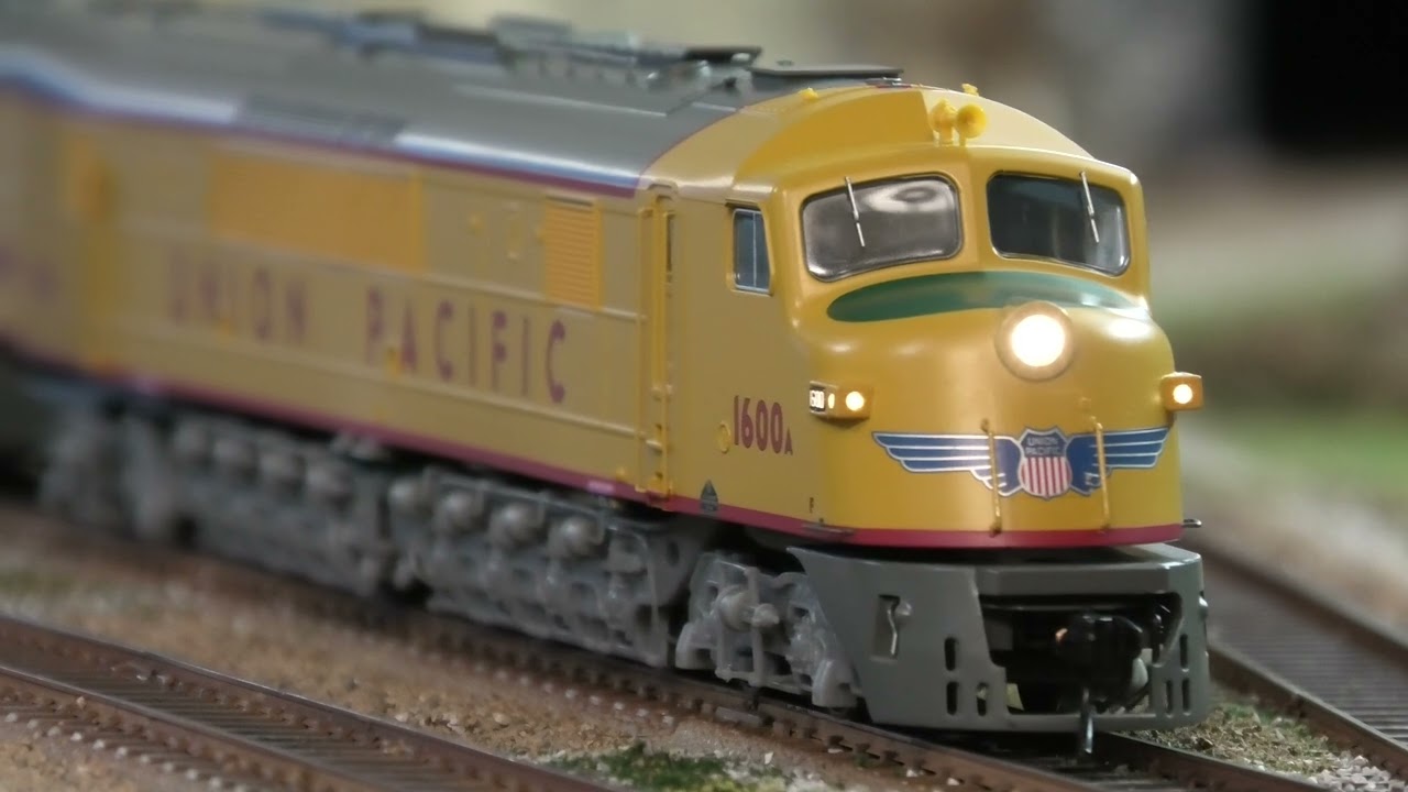 Broadway Limited Imports HO Paragon 4 UP Baldwin Centipede Set Review