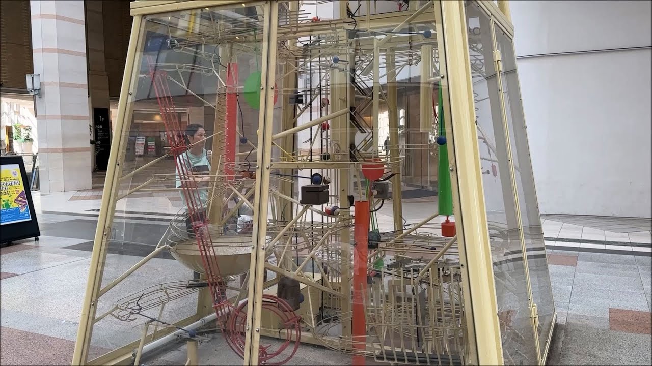 ジョージ・ローズのボールマシン　神戸ハーバーランドumie　　Ball machine of George Rhoads, Kobe Harborland umie　(2023.9)