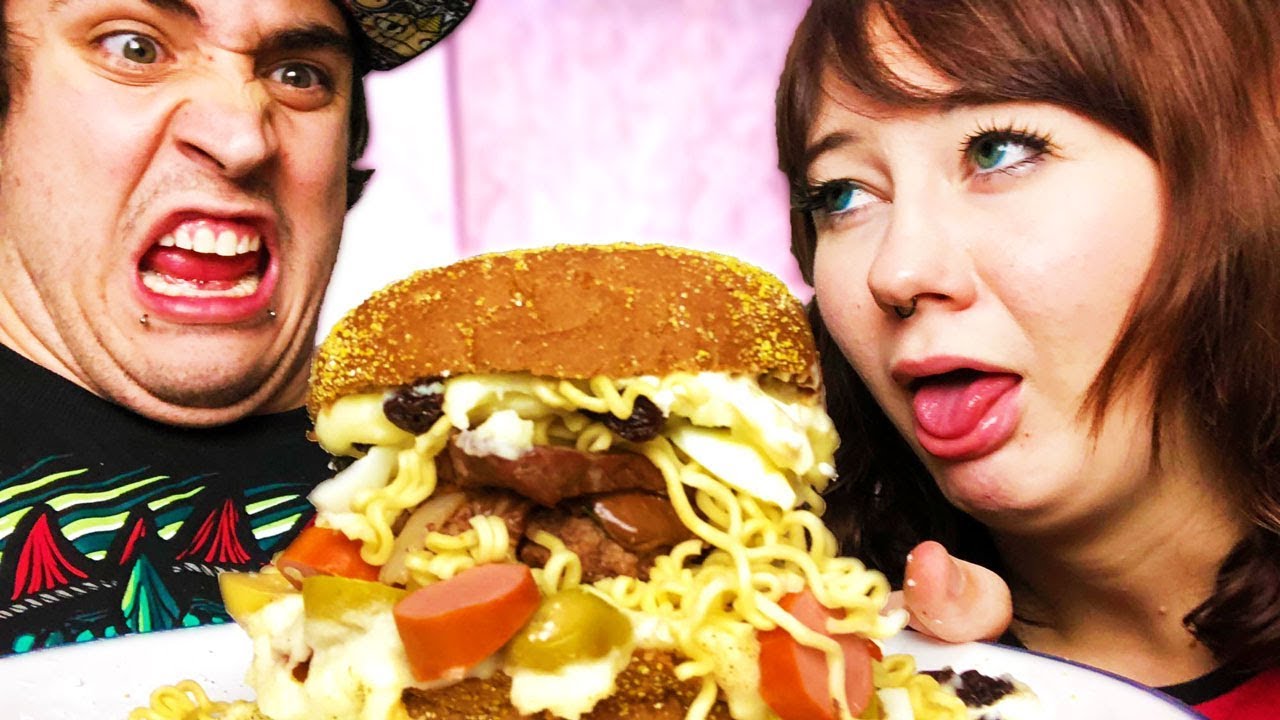 HAMBÚRGUER COM O QUE VOCÊS ESCOLHERAM kkkkkkkkk