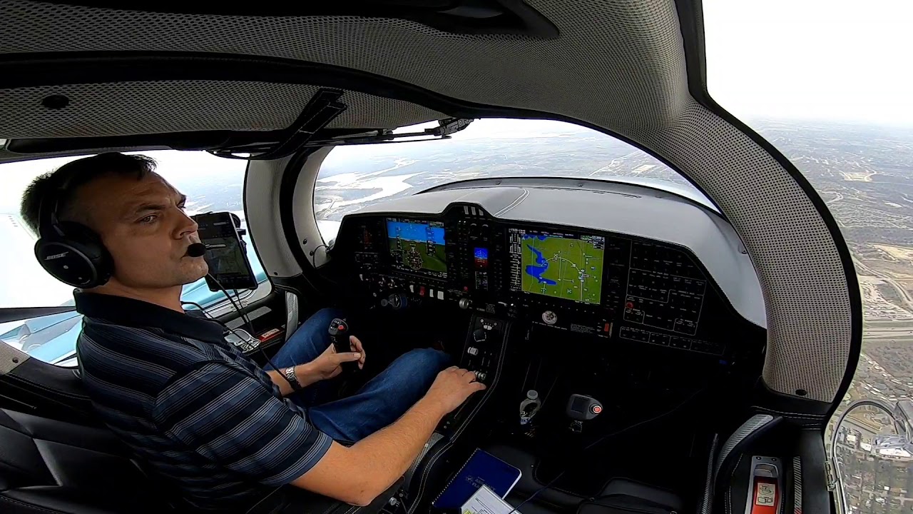 Diamond DA62 approach and landing an KFTW, Fort Worth in Texas. ATC Audio.