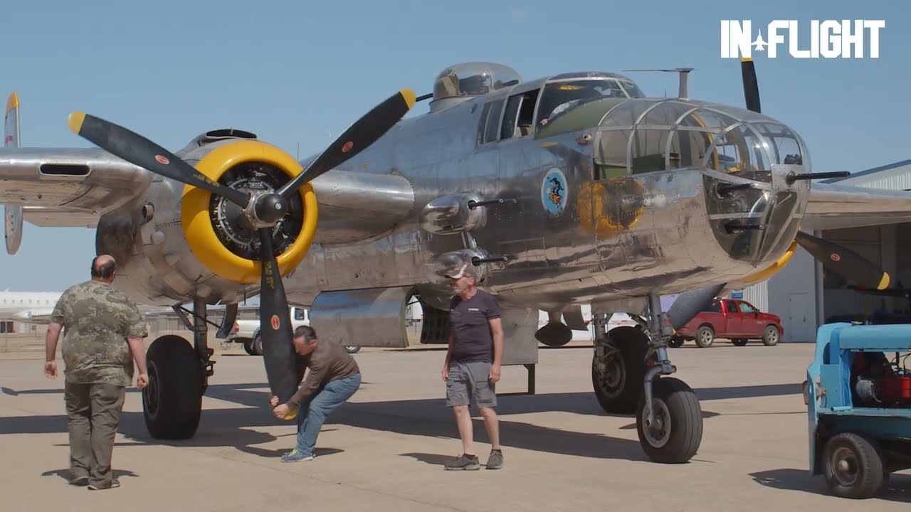 Bomber B-25, Flying in the 