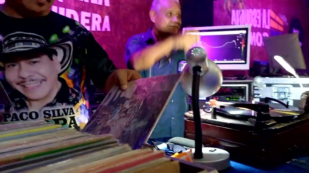 SONIDO DINAMITA Y HERMANOS EN LA ESQUINA SONIDERA