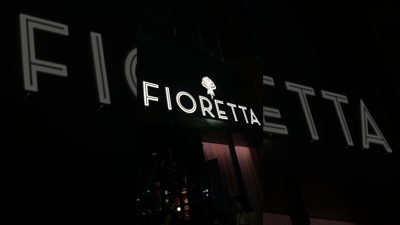 Friday night in Chicago | one thing&rsquo;s for sure, Fioretta knows how to throw a cocktail party 🍸✨