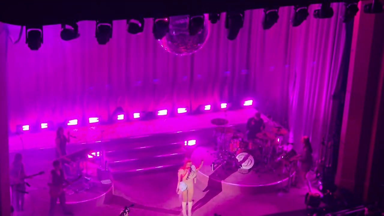 Hilary Duff - What Dreams Are Made Of (O2 Shepherd's Bush Empire)