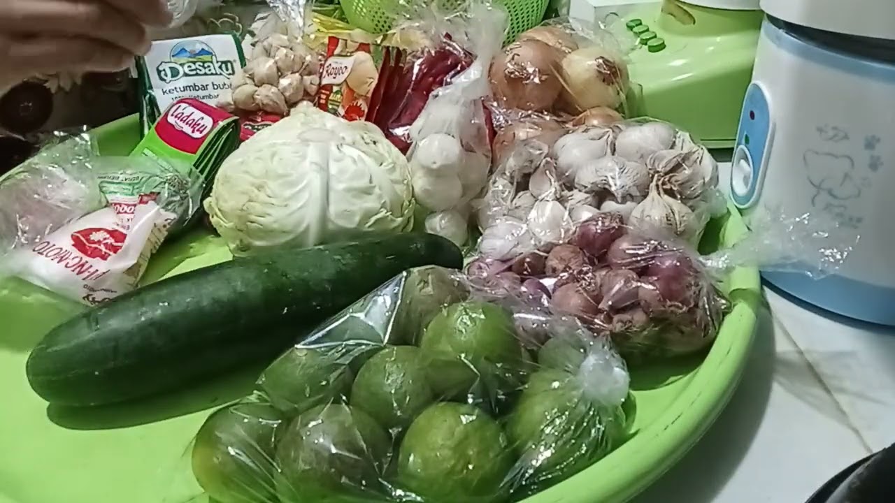Belanga untuk masak Imlek bahannya yang kurang nyusul 