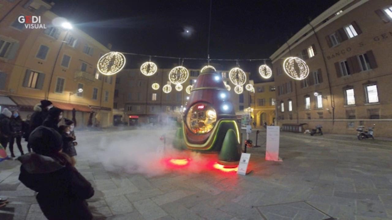 Modena accende il Natale con le luminarie nel cuore della città