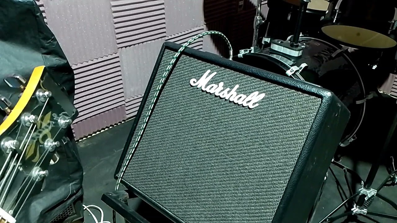 MARSHALL CODE 25 Dando uma olhada no Amplificador