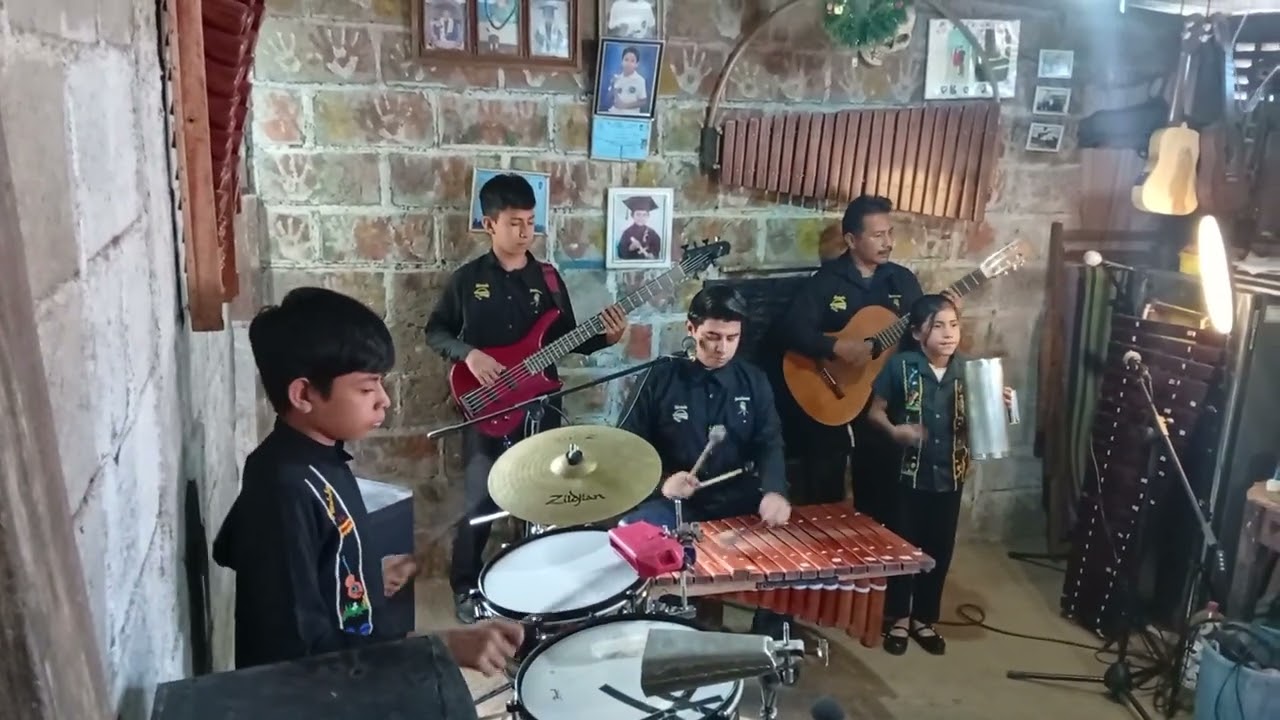 Jugo de piña interpretada por marimba Guardabarranco 86690069.