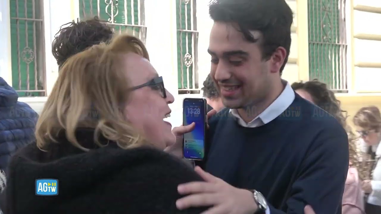 Castellammare, flash mob per la docente picchiata dalla mamma di un’alunna