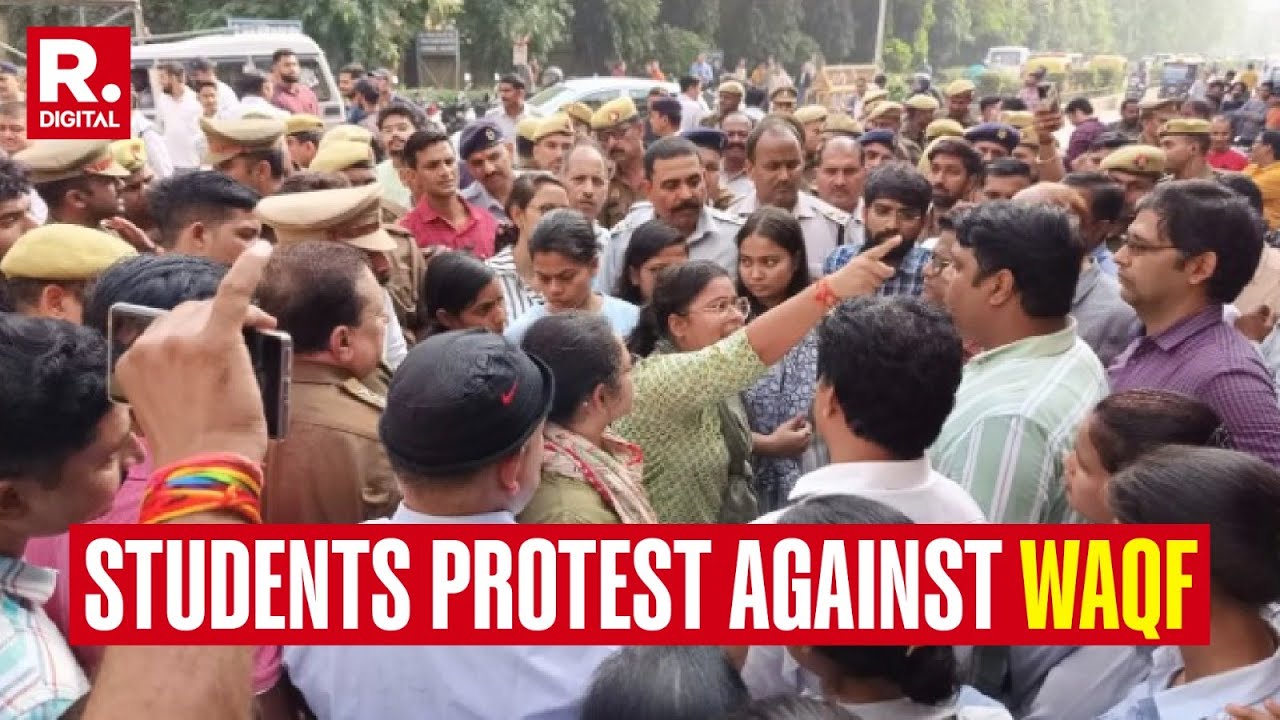 Breaking News: Students Of Uday Pratap College Protest Against WAQF Board In Varanasi
