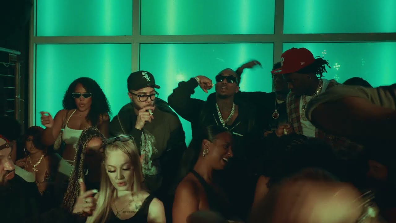 Loe Shimmy - Jet 2 Holiday (Official Music Video)