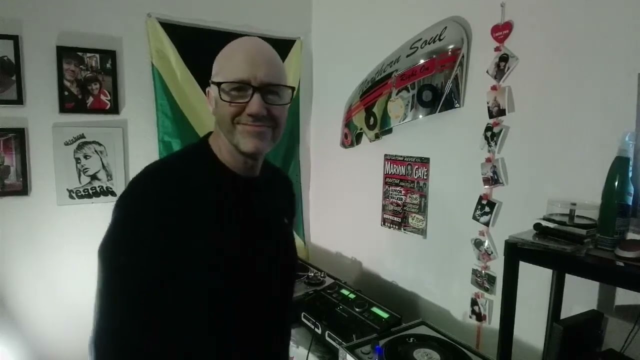 A test with my new camera, etc. Soul r&b and 60s beat music. 