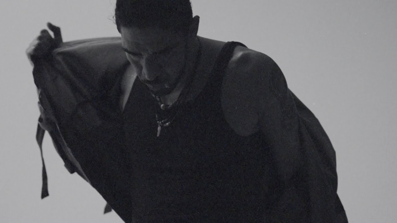 A. Chilla feat D'Litte - Linelu es du (Official Music Video)