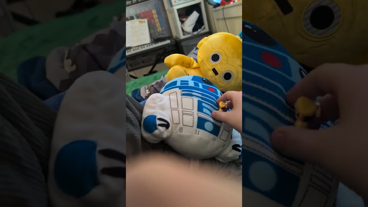 Luigi and r2d2 in Who needs a hug?