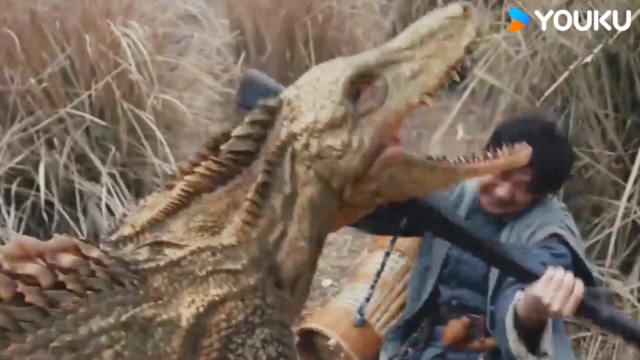 The brave man fights against the fierce monster!  | Shennong Savage | YOUKU MONSTER MOVIE