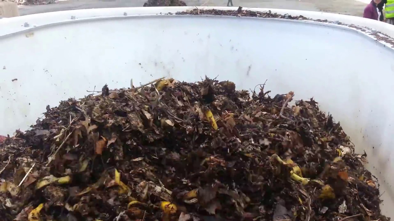 Vertical Auger Mixer - Blending Leaves, Food Scraps and Mulch