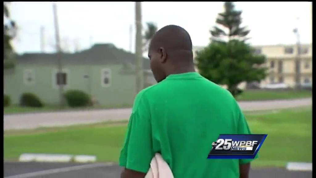 Family members of missing Pahokee woman hand out fliers